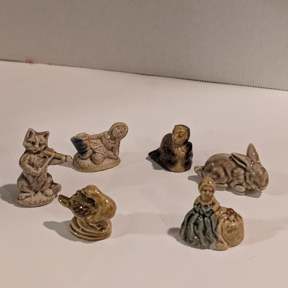 6 Vintage Wade Red Rose Tea Ceramic Animal Figurine.